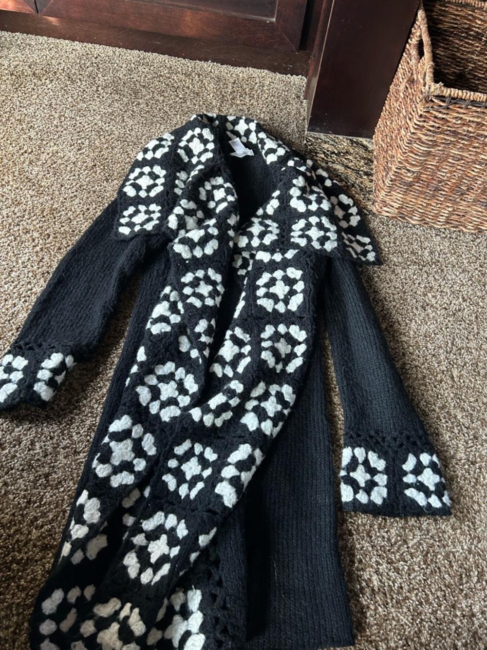 White House Black Market Black & White Floral-Block Open Cardigan